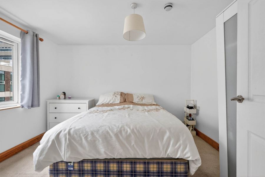 Apt 3 25-27 Dunluce Avenue