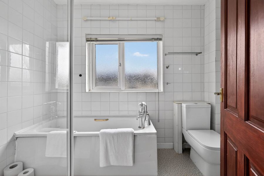 10 Fortwilliam Gardens