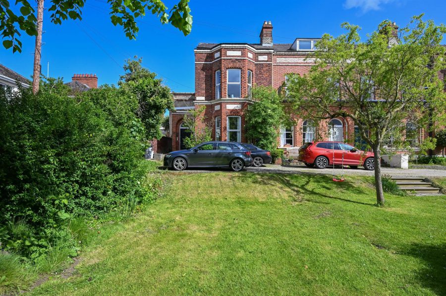 Three Apartments @, 47 Ashley Avenue, Lisburn Road Area, Belfast, BT9 7BT