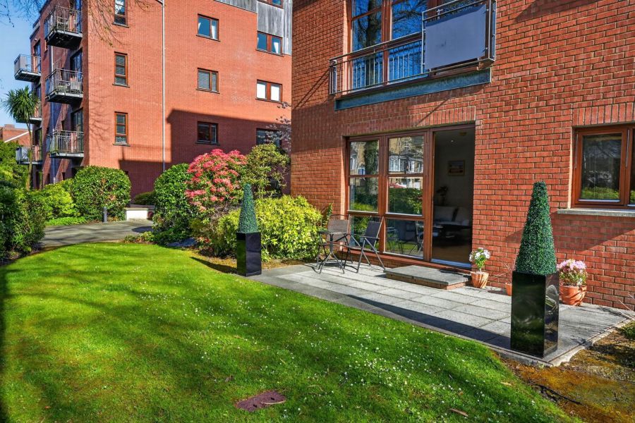 Apt B1 Malone Square