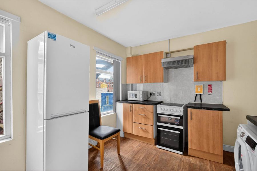 Apt 2 3 Abercorn Street