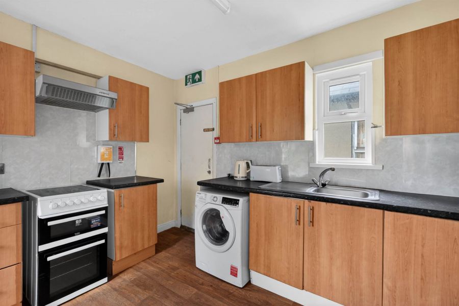 Apt 2 3 Abercorn Street