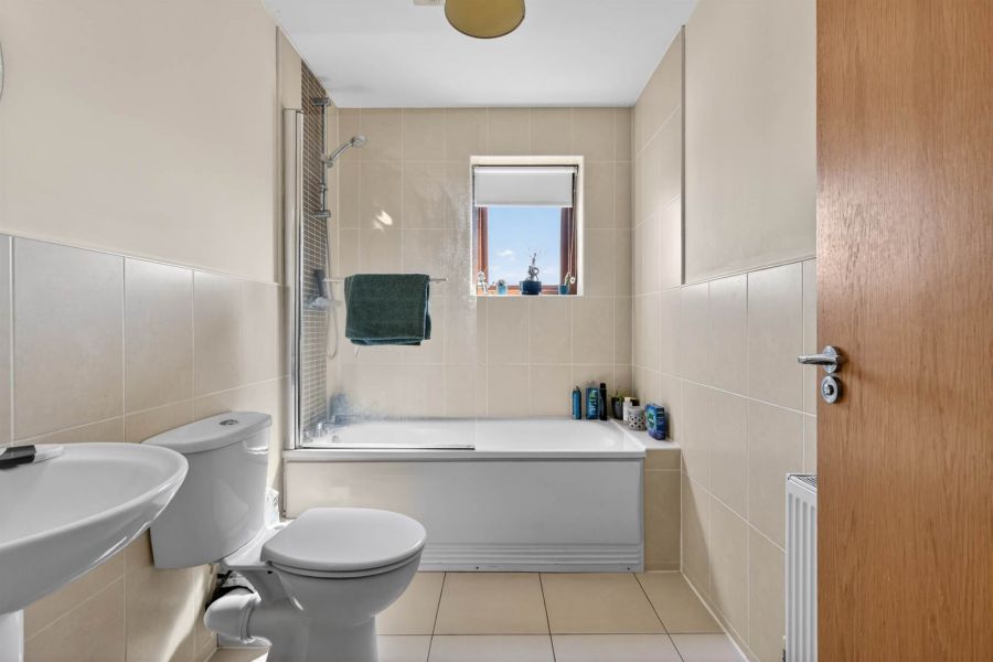 Apt 4 288 Antrim Road