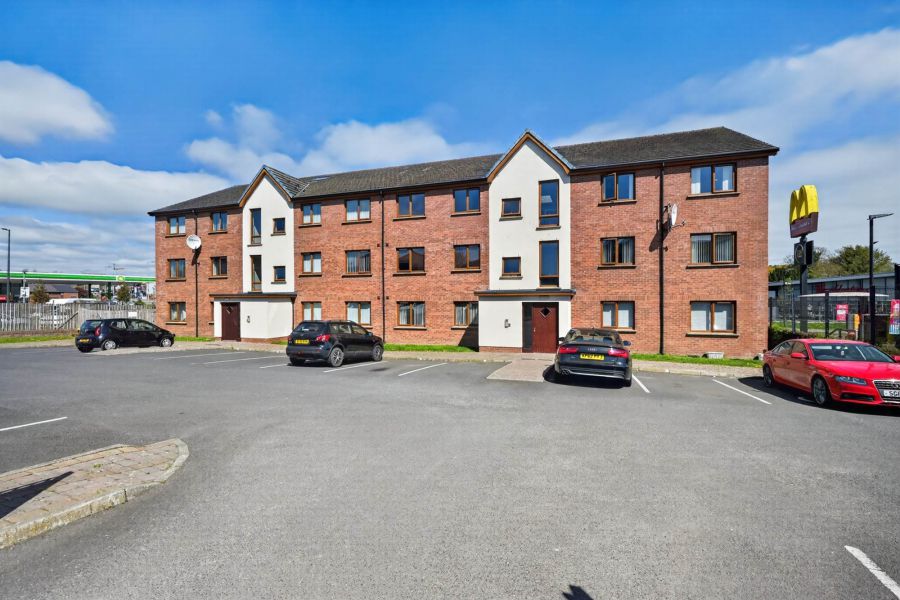 Apt 4 288 Antrim Road