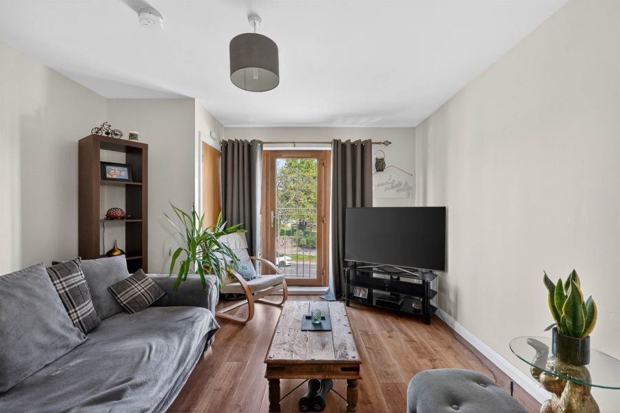 Apt 4 288 Antrim Road