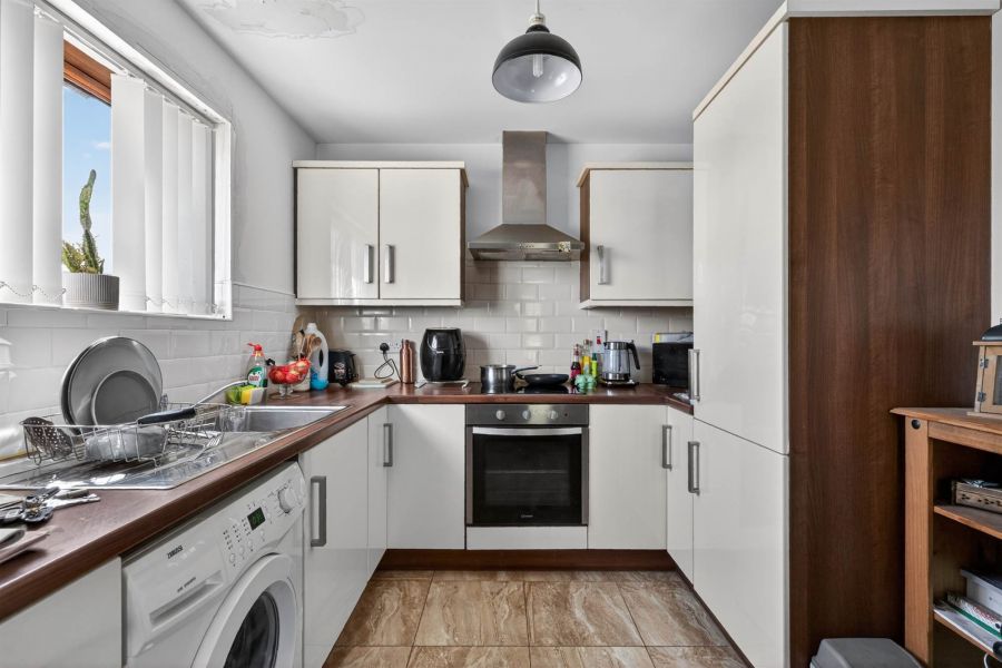 Apt 4 288 Antrim Road