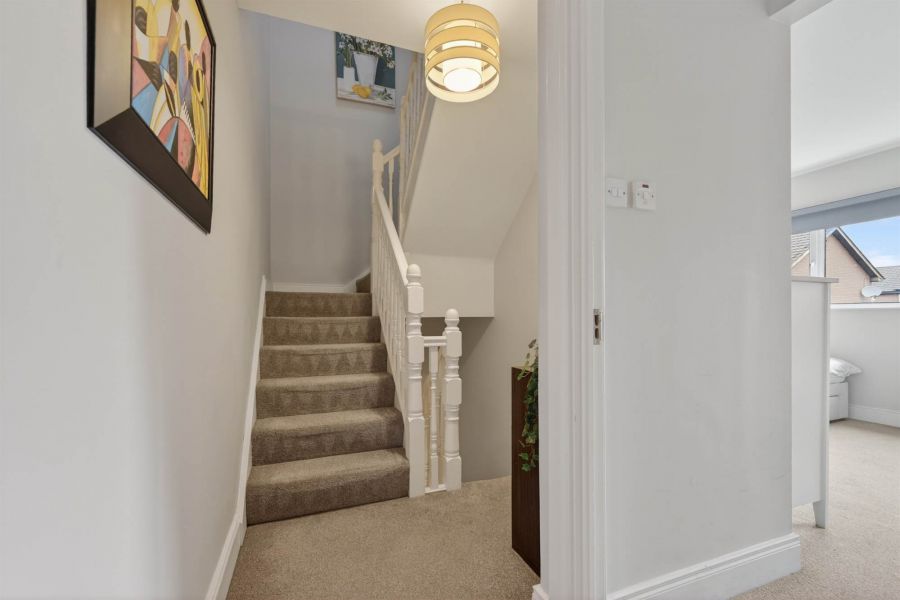 37 Oakleigh Park