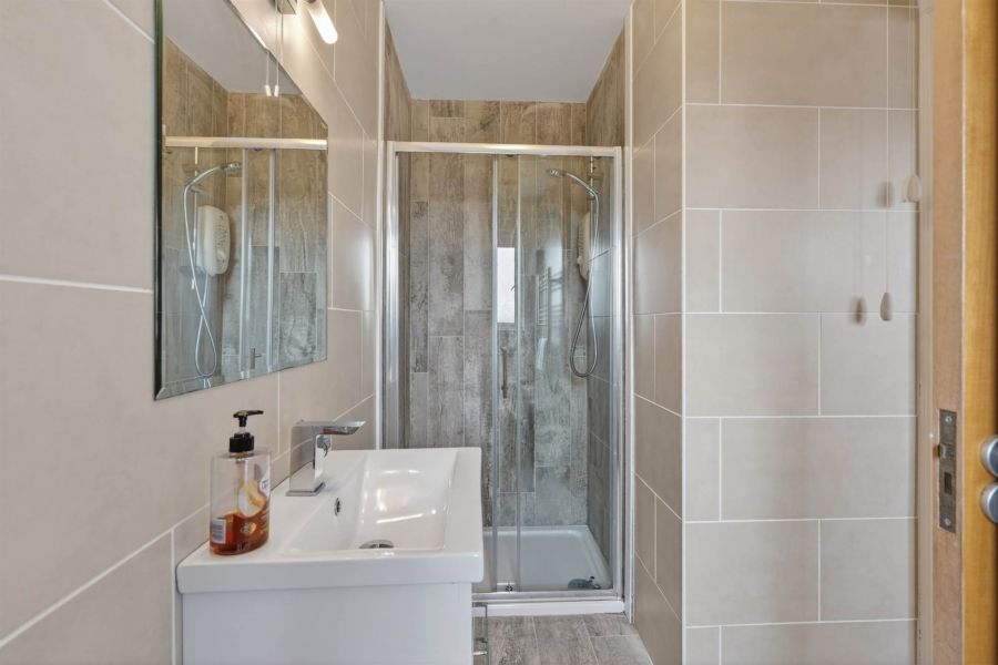 37 Oakleigh Park