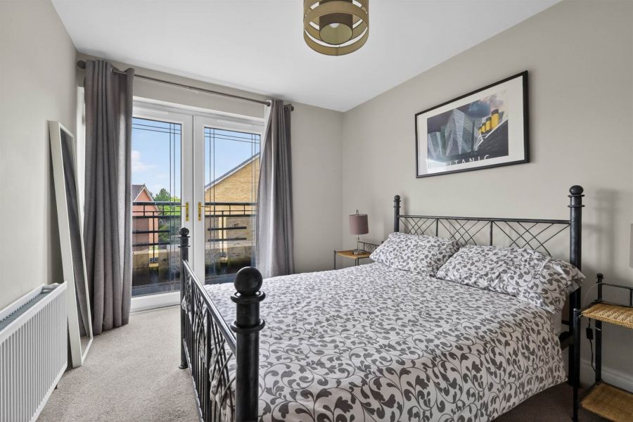 37 Oakleigh Park