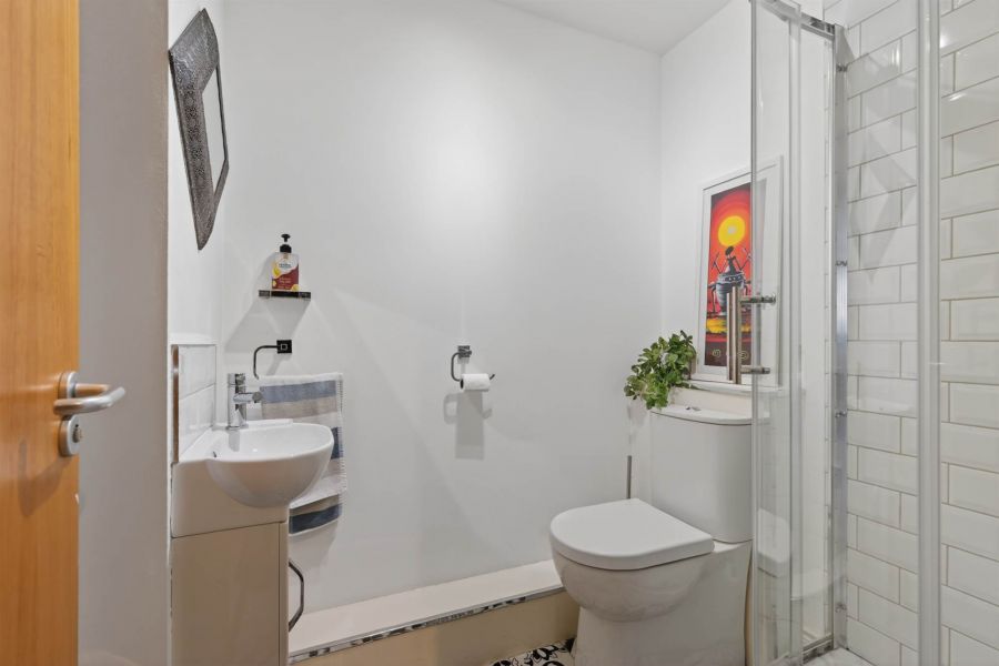 37 Oakleigh Park