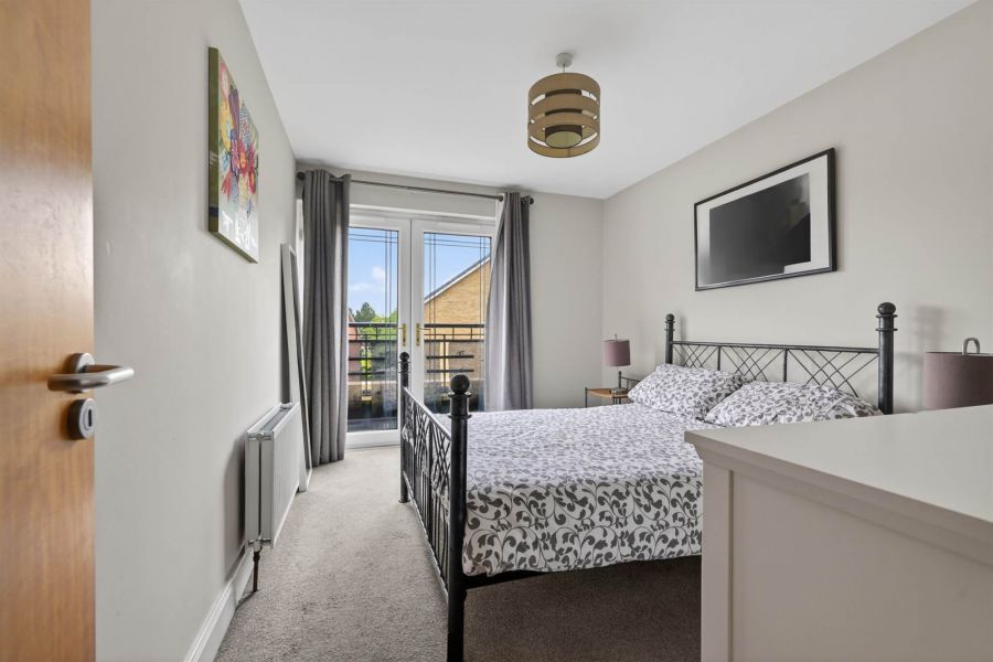37 Oakleigh Park