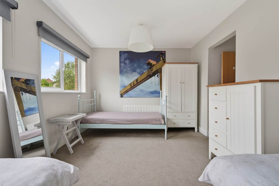 37 Oakleigh Park