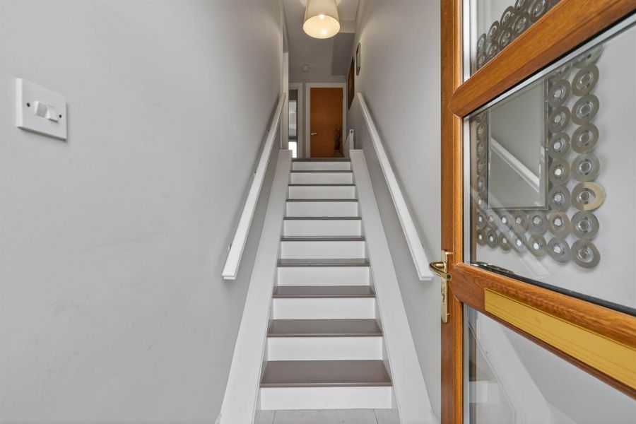 37 Oakleigh Park
