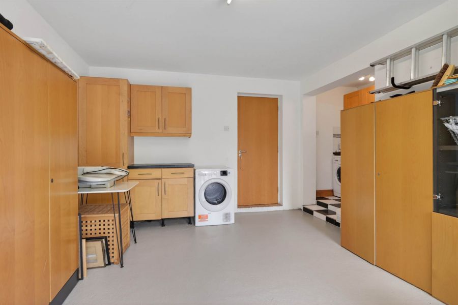 37 Oakleigh Park