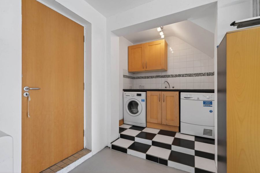 37 Oakleigh Park