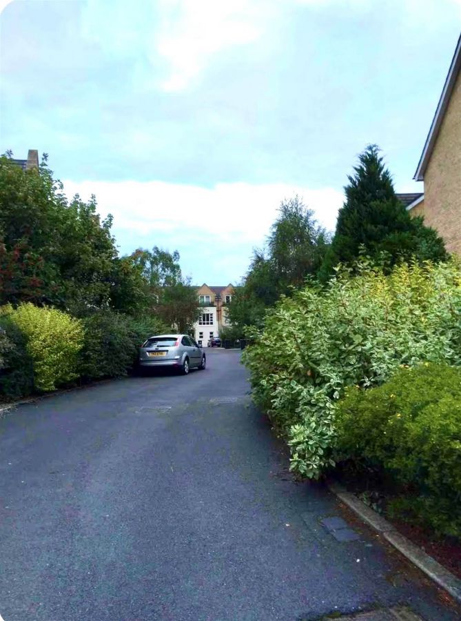 37 Oakleigh Park