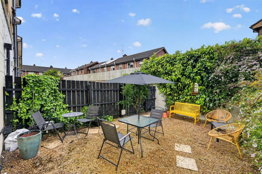 37 Oakleigh Park