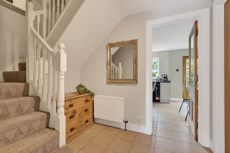 37 Oakleigh Park