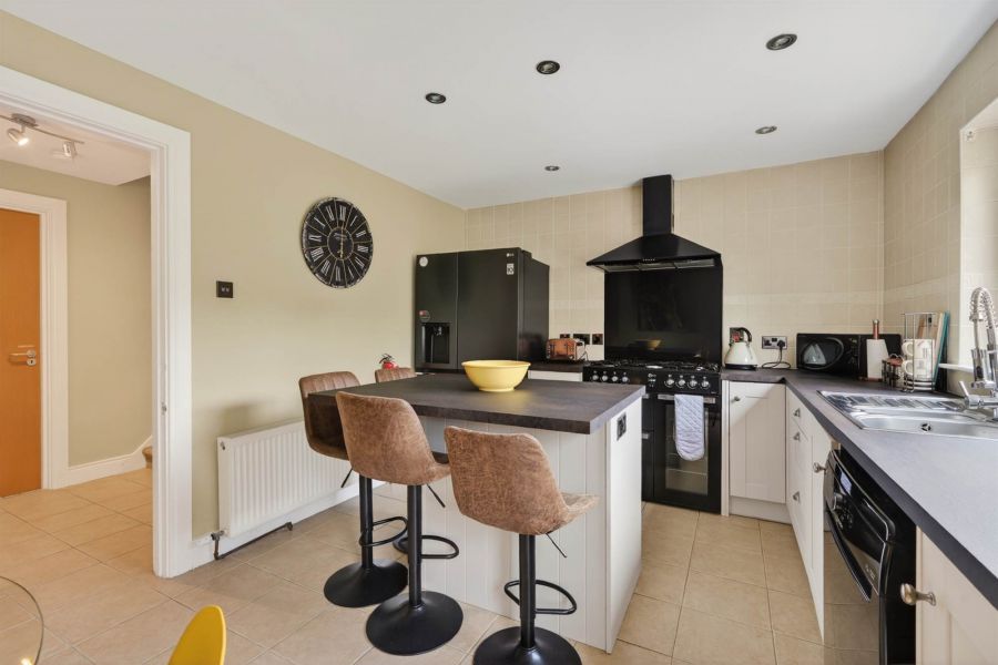 37 Oakleigh Park