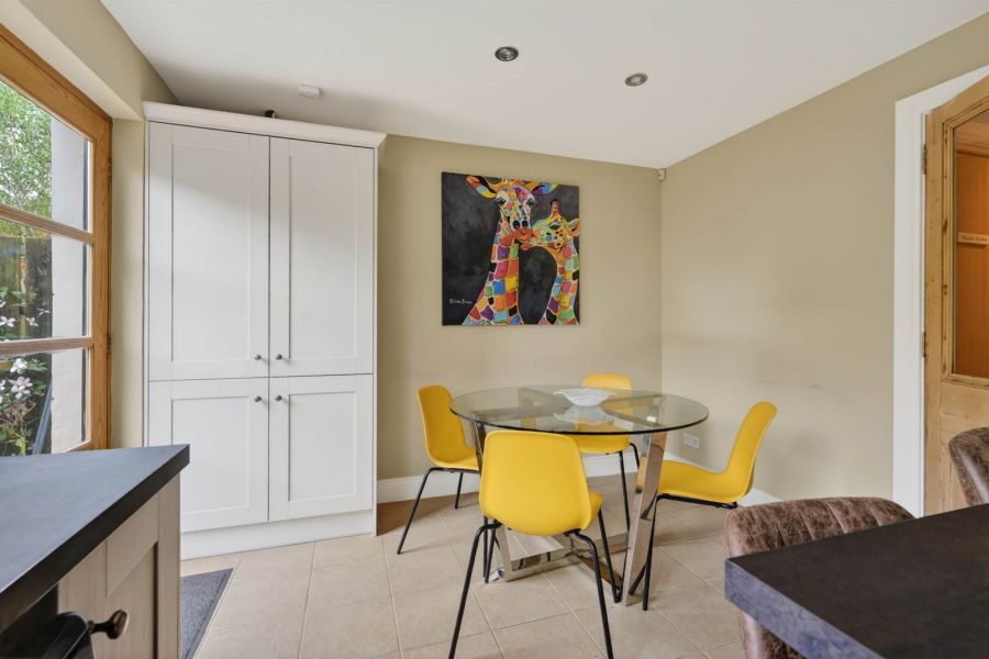 37 Oakleigh Park