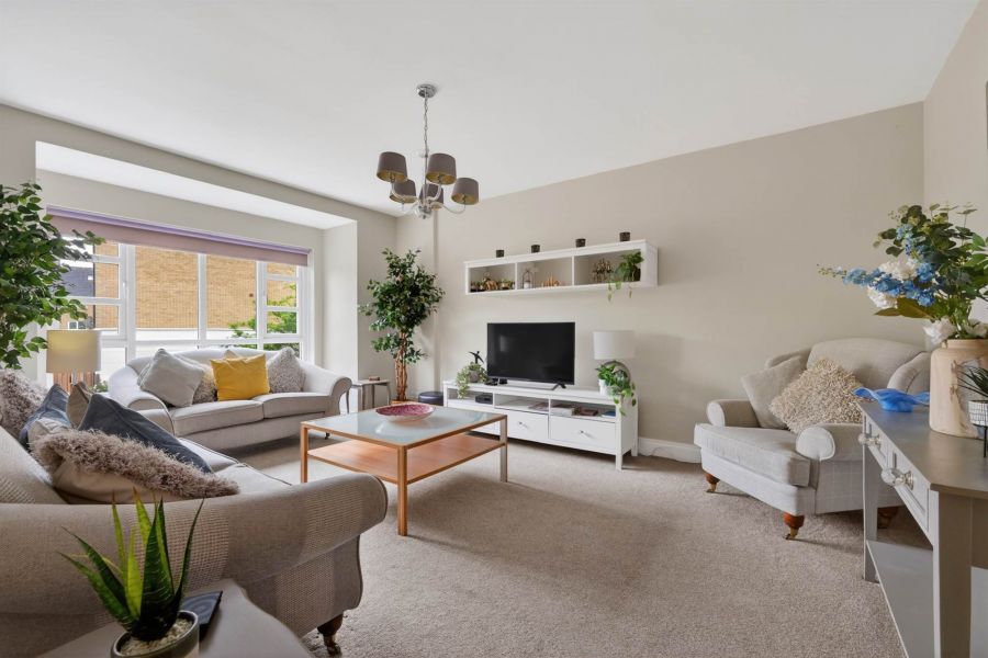 37 Oakleigh Park