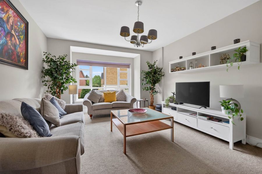 37 Oakleigh Park
