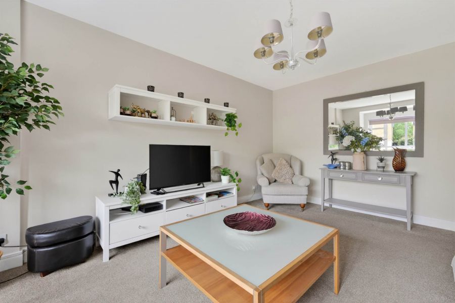 37 Oakleigh Park
