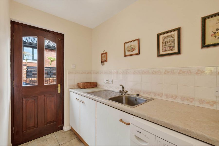 2 Knightsbridge Manor