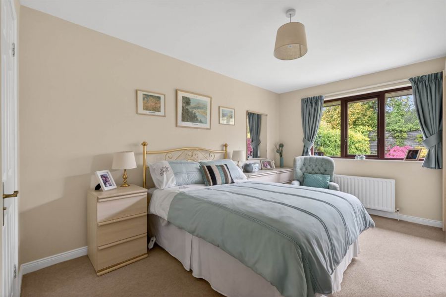 2 Knightsbridge Manor