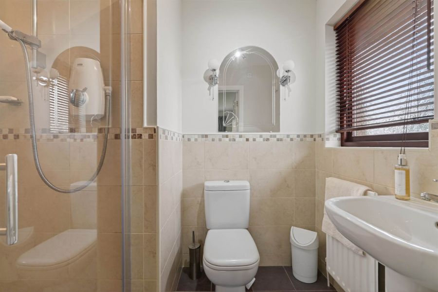 2 Knightsbridge Manor