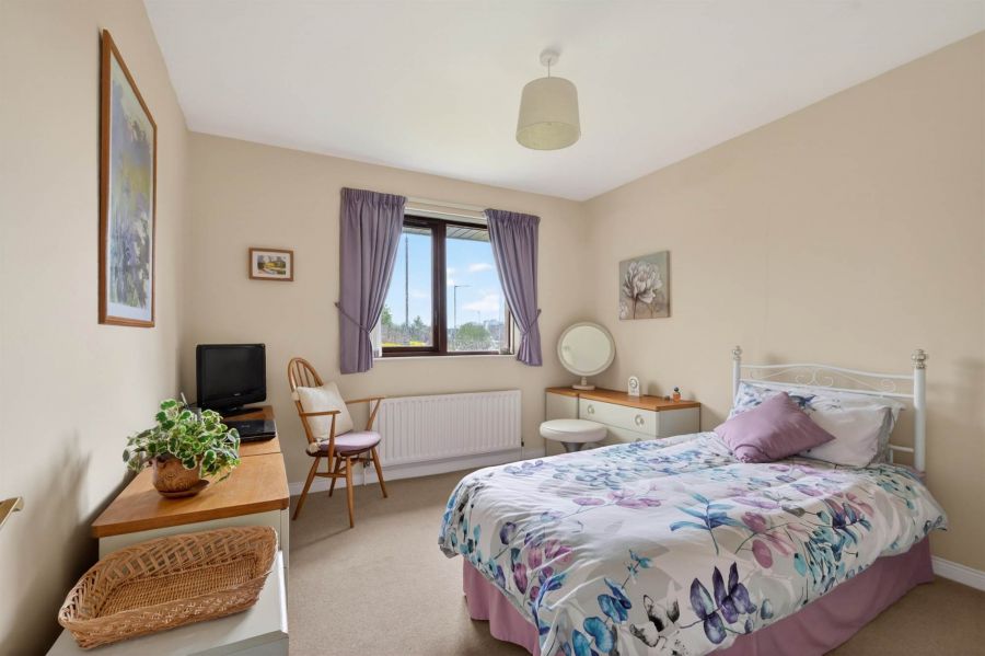 2 Knightsbridge Manor