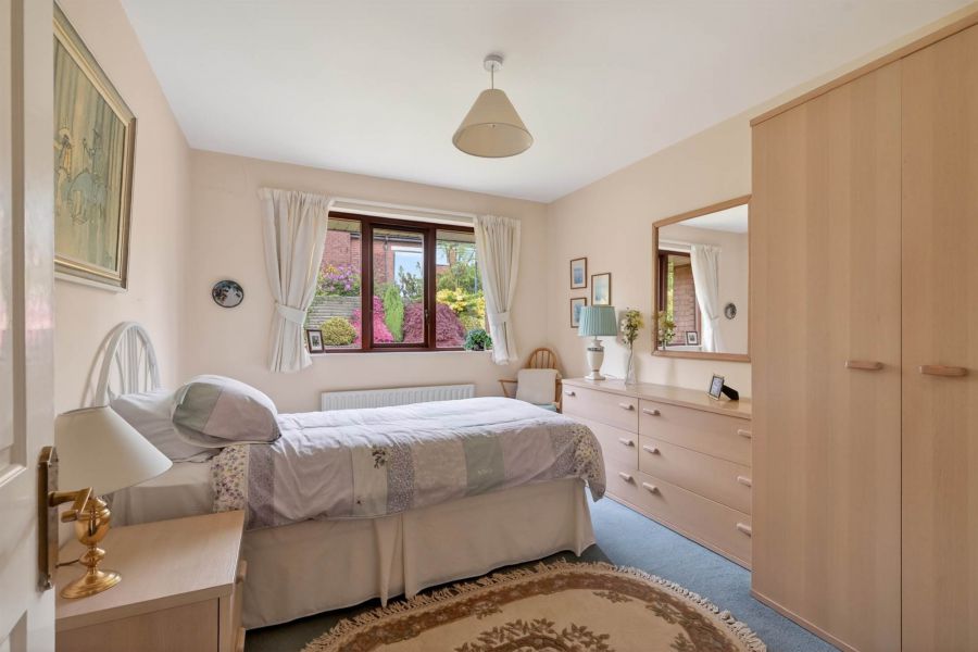 2 Knightsbridge Manor