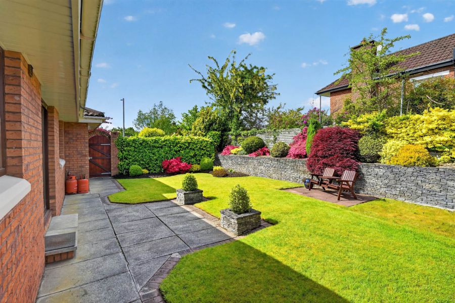 2 Knightsbridge Manor