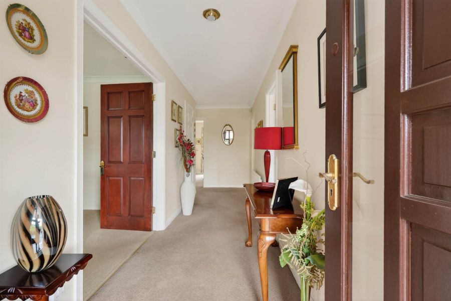2 Knightsbridge Manor
