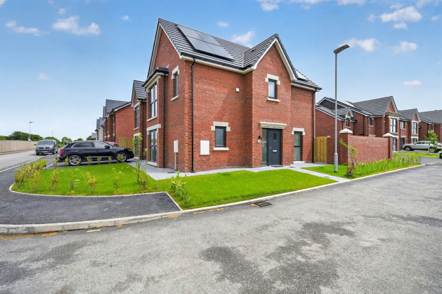 31 Baronsgrange Green, Carryduff, BT8 8GJ