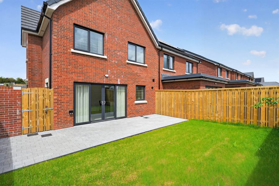 31 Baronsgrange Green