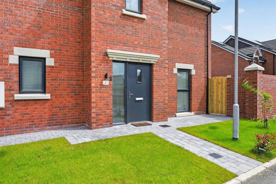 31 Baronsgrange Green