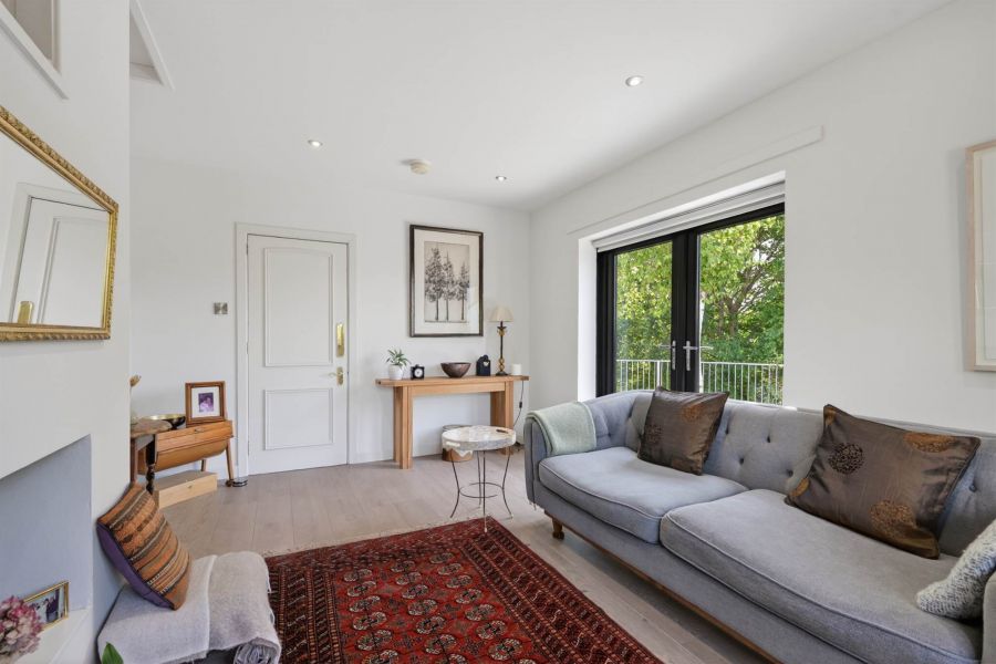 12 Royal Lodge Avenue