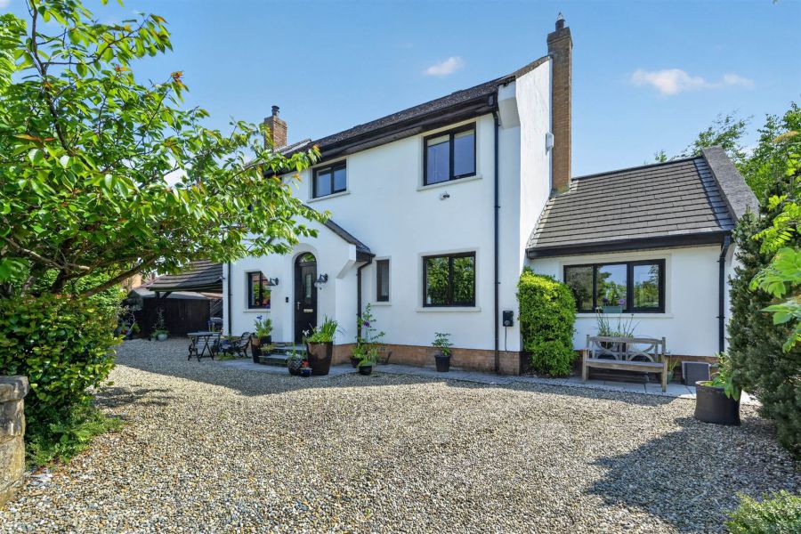 12 Royal Lodge Avenue