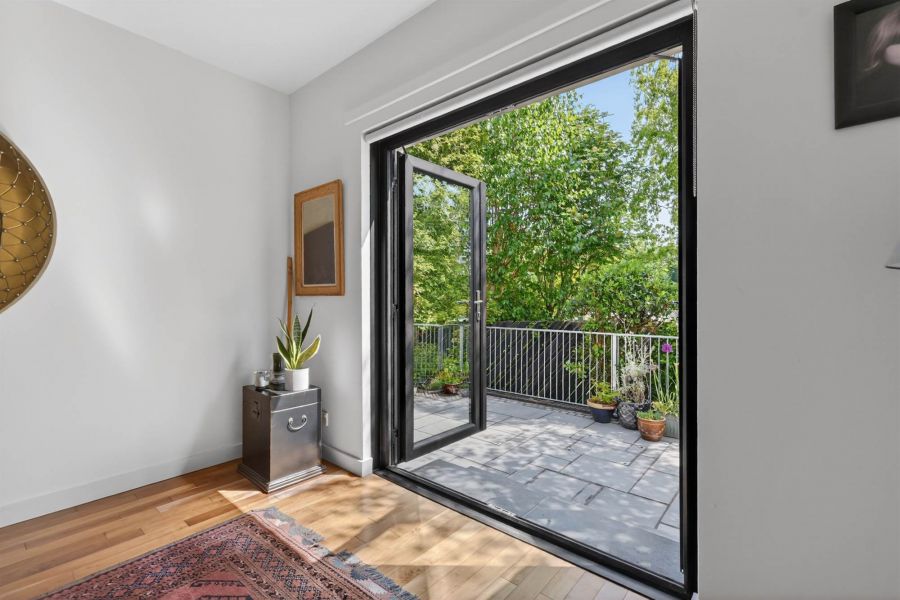 12 Royal Lodge Avenue