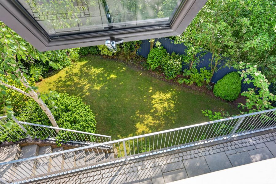 12 Royal Lodge Avenue