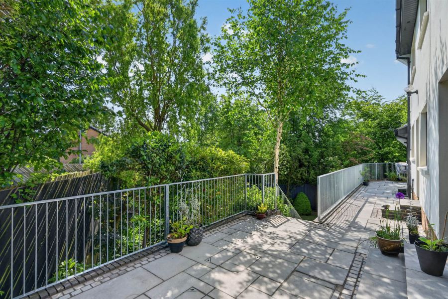 12 Royal Lodge Avenue