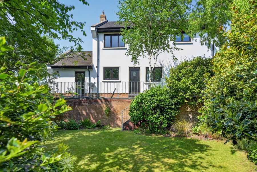 12 Royal Lodge Avenue