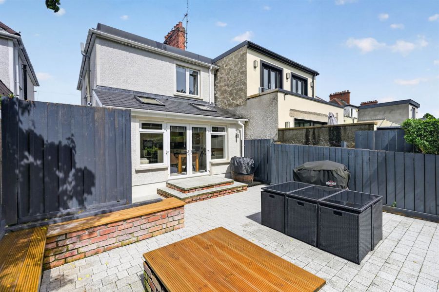 60 Upper Lisburn Road
