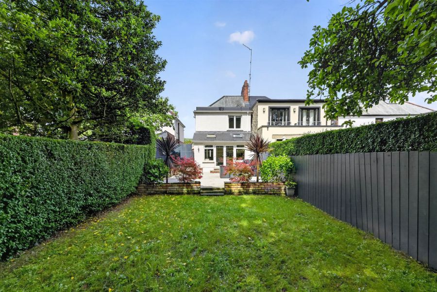 60 Upper Lisburn Road