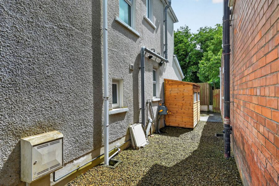 60 Upper Lisburn Road