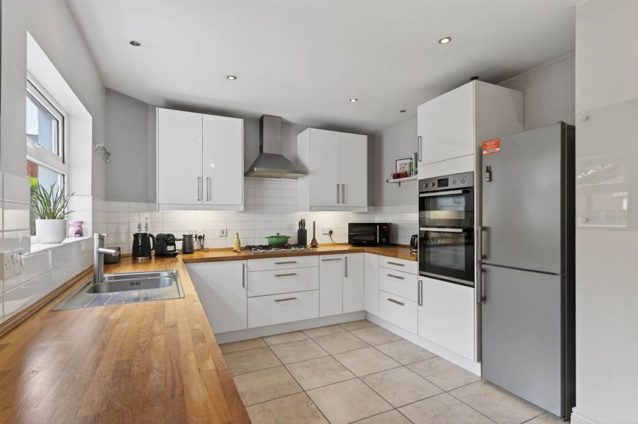 3 Ravensdene Park