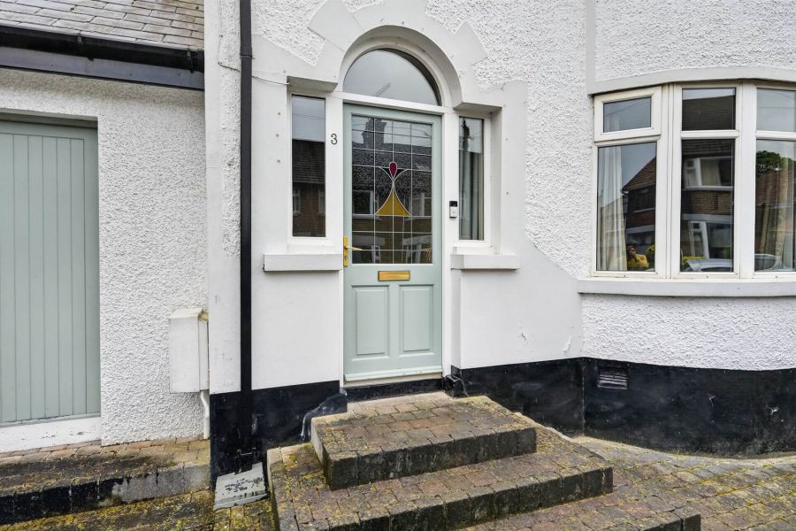 3 Ravensdene Park