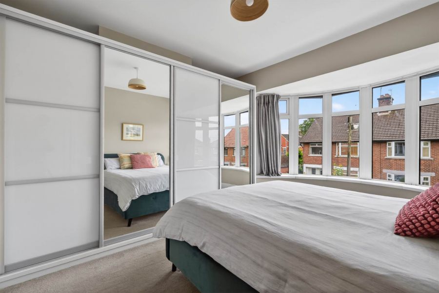 3 Ravensdene Park