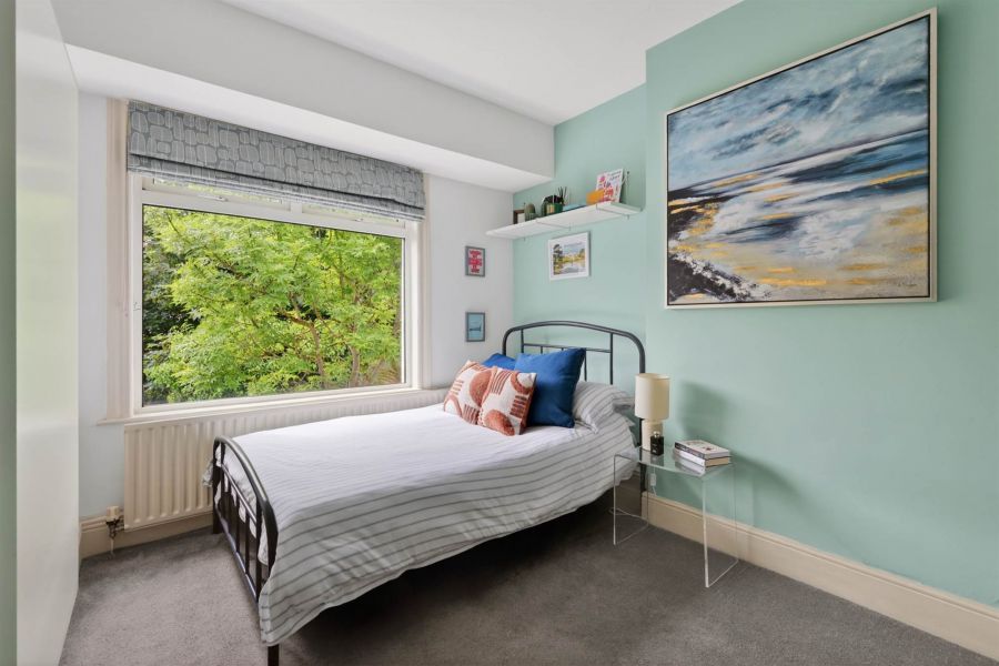 3 Ravensdene Park